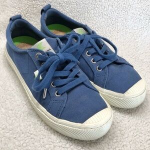 Cariuma Unisex Oca Low Canvas Sneakers